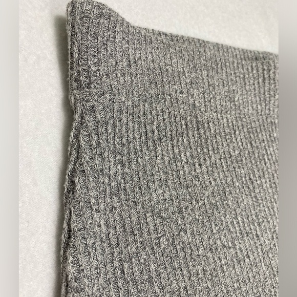 GAP Grey Ribbed Knit Below Knee Length Pull On Skirt Size S #1445 - Picture 2 of 10